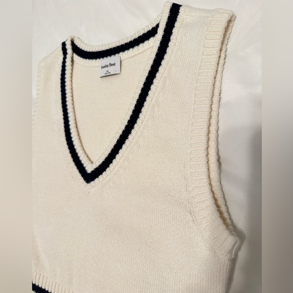 Aritzia Sunday Best - Quinn Sweater Vest - Whisper White/Admiral - Size XS - Picture 5 of 8